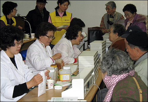 강동약, 저소득층 259명에 약손사랑 전달