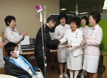 영남대병원, 입원 중 환아 2명 진료비 지원