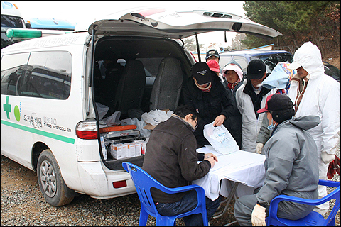 우리들병원, 태안 앞 바다 봉사활동 참여
