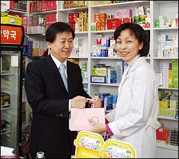 서초구약, 신년 하례떡 약국 213곳에 전달