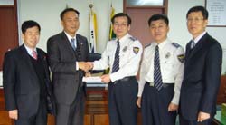 인천 남동구약, 의식불명 경찰관에 위로금