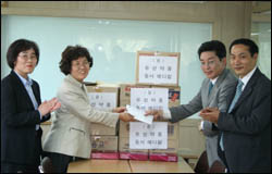 "불우이웃 돕기 연말에만 해야 되나요?"
