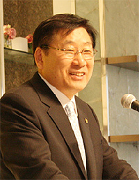 김성이 장관 "의료서비스 과도한 규제 완화"