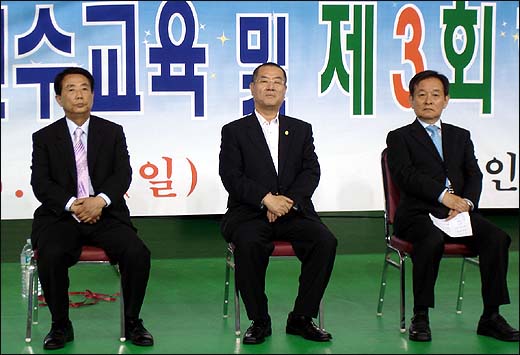 "지친 말 갈아타자" vs "투쟁만으론 안된다"
