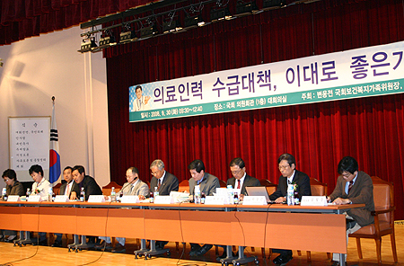 "전문의 특정과 쏠림현상 수가인상이 해법"
