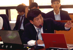 야당 "비겁한 정형근, 직불금 자료 공개하라"
