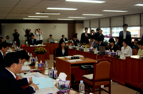 송재성 원장, 무난한 데뷔…헬프라인 '움찔'
