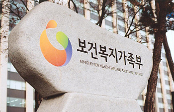 희귀약 리펀드제 또 보류…찬반양론 '팽팽'