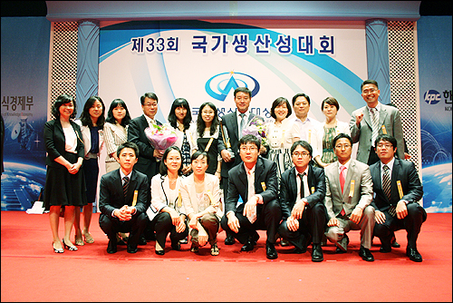 "직원당 200시간 교육…직급없앤 조직문화"