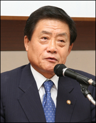 "타미플루 강제실시 협상 당장 들어가라"
