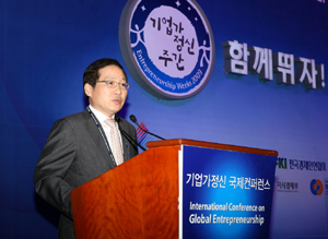 동화 윤도준회장 "장수기업 비결은 신뢰"