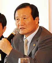 "의원·약국 등 진입장벽 완화…대형화 유도"