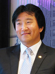 원희목 의원, 청십자약품과 사돈 맺는다