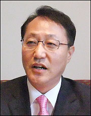 신충웅-민병림, 공직이력 놓고 '진실게임'