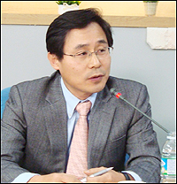 "국민이 왜 당번약국 찾는 불편 감수하나"
