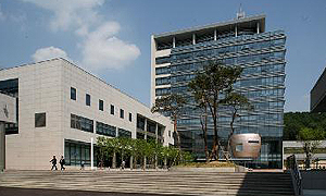 월 임대료 200만원 약국, 458만원에 낙찰