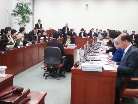 야권, 저가구매 인센티브제 총공세 예고