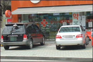 "약국앞 주차 괜찮다더니"…환자 항의 빈발