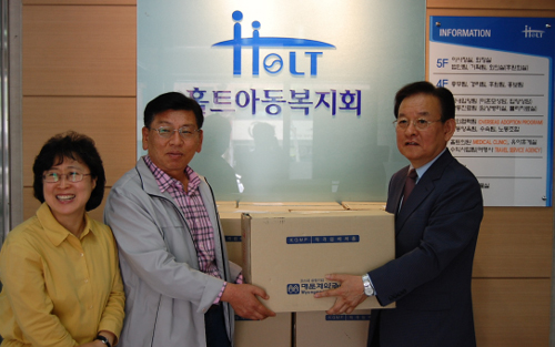 문재빈 전 회장, 소외계층 의약품 후원 나서
