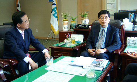 한상회 회장, 서울청과 부정불량의약품단속 협의