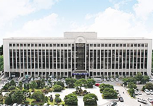 "조무사에 조제 지시후 퇴근한 의사 벌금형 적법"