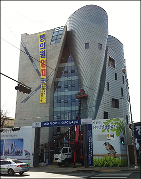 고대구로병원 인근 월 임대료 5천만원 약국 등장