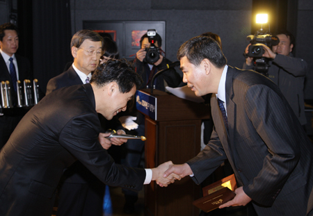 한미약품 개량신약 '에소메졸' 장영실상 수상