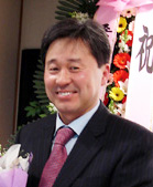 "아버지에게 물려받은 인사동약국은 내 마음의 고향"
