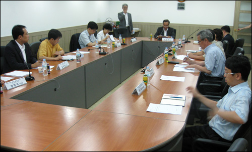 약사빠진 슈퍼판매 논의, 공청회도 파행 전망