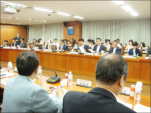 "제약산업 충격 너무 커"…성분명처방 대안론도