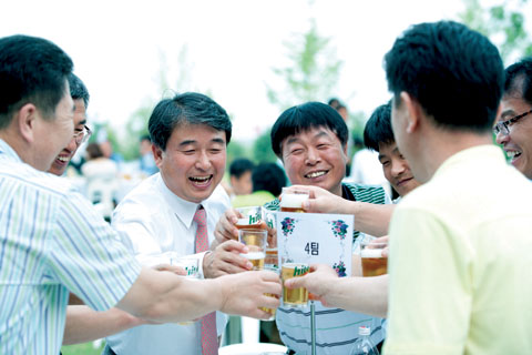 녹십자 임직원 "스트레스 한방에 날려버려"
