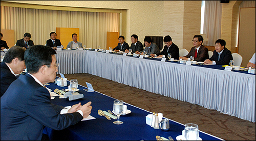 제약·도매, 한가족이지만 거래관계 있어서는…