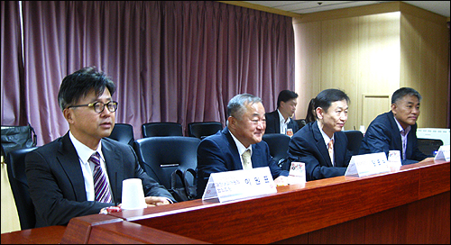 "임금인상률은 보전해야" vs "경기악화로 불가능"