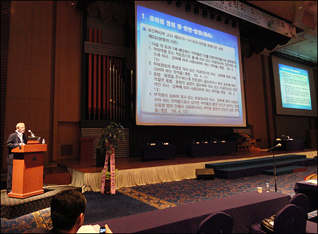 "슈퍼판매, 편의·안전 주객전도" vs "오히려 늦었다"