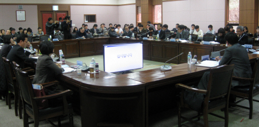 독립적 검토절차, 정부-학계 입장차 확연히 갈려