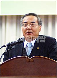 "우수한 의약사 인력, 왜 이 지경까지…"