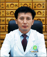 인심 좋은 시골약국, 어르신들 모셔 놓고 한일이…