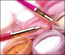 제약, 화장품 시장 봇물…수익사업 될까 '고민'