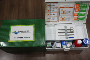 동국, 국립공원관리공단 마데카솔 구급함 전달