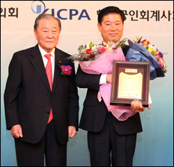 동아제약 박인선 상근감사, 감사대상 수상