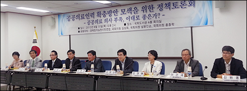 "인력수급 제도 마련해야" vs "통계 착시일 뿐"