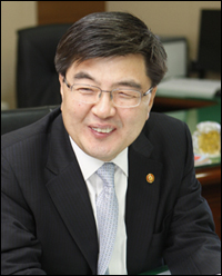 건보재정 4조3천억 흑자…약가 일괄인하 등 영향