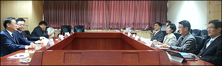 "치과 불이익, 수가로 보전" vs "재정절감 우선"