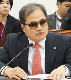 "GMP 차등평가 엄격 시행 제약산업 구조조정 필요"