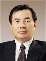 종근당 이장한 회장, 지분가치 900억원 업계 1위