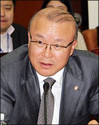 "M&A 펀드보다 항암신약개발에 예산 먼저"