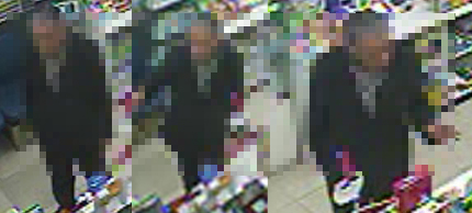 정장 입은 50대 남성, 여약사 앞에서 갑자기 바지를…