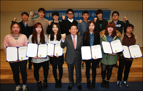 JW중외, 임직원 대학 입학 자녀에게 장학금 지급