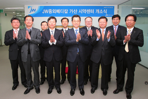 JW중외메디칼 국산시약 출시…1천억 돌파 선언