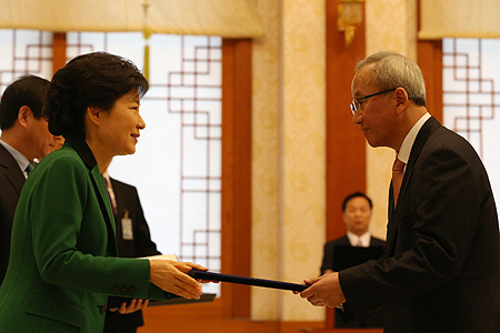 현오석 부총리 취임…약국시장 개방 회오리?